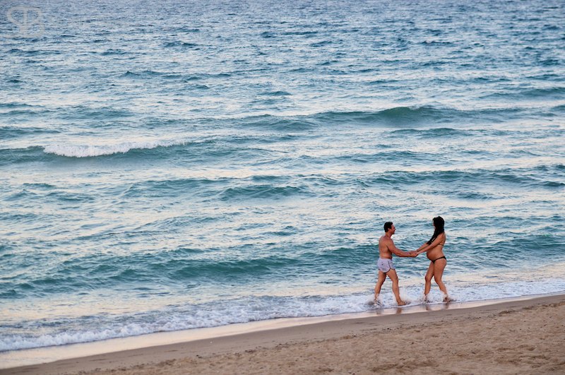 pareja en la playa - premama