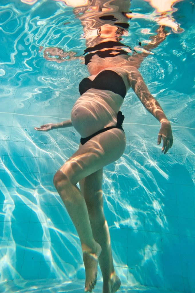 reportaje pre mamán en piscina