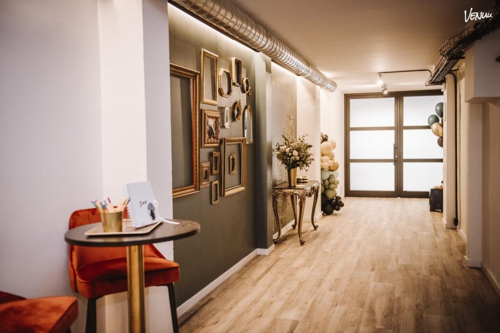 The Local en Barcelona, espacio íntimo y moderno ideal para celebraciones familiares.