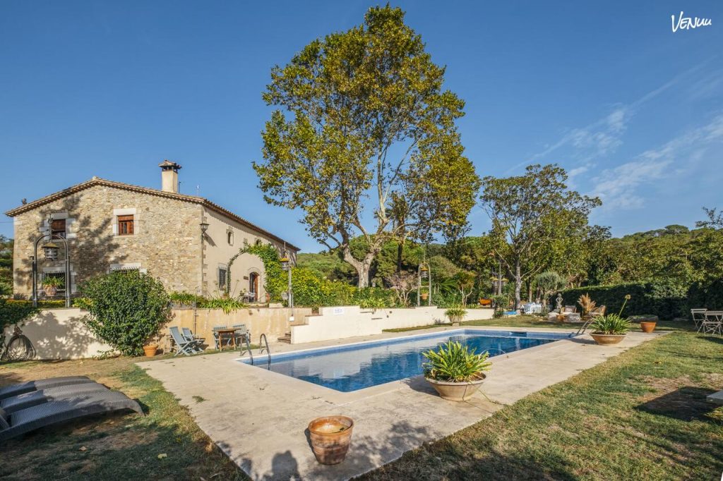 Can Pau casa rural familiar para comunión en entorno tranquilo y elegante.