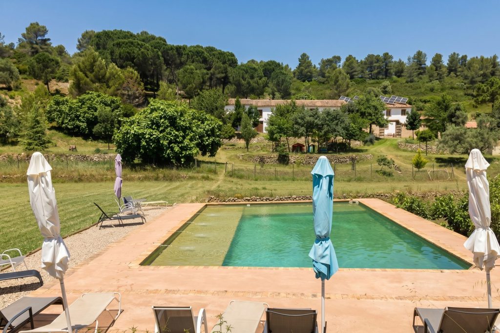 Masía con piscina en Valencia perfecta para fiestas y celebraciones familiares.